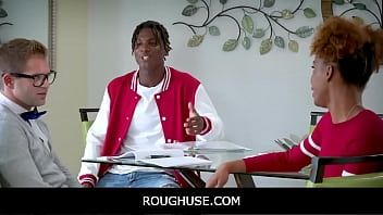 Jouer Roughuse -récompense d'utilisation gratuite du tuteur