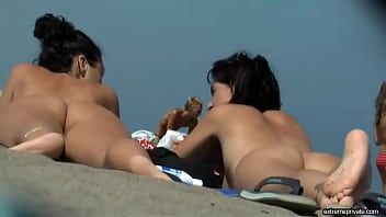 play Op het strand met mijn zus en met mijn vrouw