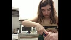 play Красная голова мамаша рассвет инициирует молодого ученика на уроке кулинарии -любителя с изюминкой