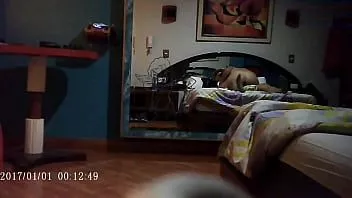 再生 ミアは本物の隠しカメラの大きなお尻と中出しを犯されます