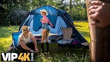 Jouer Hunt4k. le pari de la fraise des bois a conduit à un tour de feu