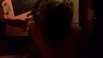 Putar Pria mencambuk penisnya sendiri dengan celana dalam ibu rumah tangga dalam ritual setan