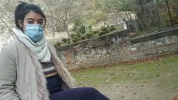 Oynat Komşuların yakınındaki parkta açık oral seks