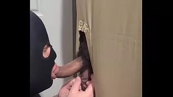 Jouer Un autre ouvrier du bâtiment celui-ci a 21 ans et est très agressif