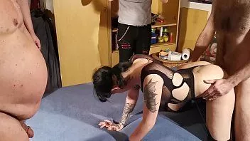 تشغيل استأجرت وقحة الفرعية الحصول على CREAMPIE ضخمة في تحول جنسى hd