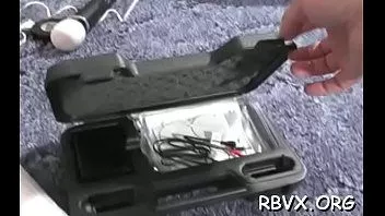 play فاتنة جميلة تحصل على صندوقها محشو بشكل جيد