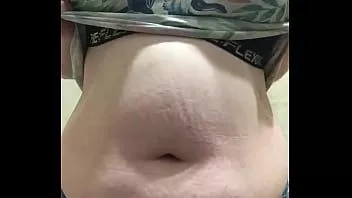再生 ぽっちゃりした女の子は仕事で自分で遊ぶ