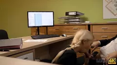 play Oferta de préstamo con calificación X de Karol Lilien: MILF rubia cambia su coño por dinero en efectivo en un casting explícito