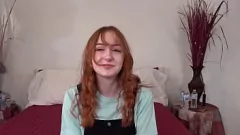 Odtwórz Amatorski duet Kimmy Mila i intensywne rozciąganie cipki Misty z ogromnym kutasem
