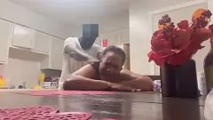 Redare Ebony MILF devine aproximativ futut în bucătărie
