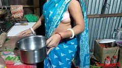 play Sesión de sexo anal de la esposa india en la cocina
