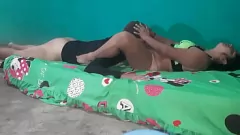 Reproducir Esposa amateur se vuelve loca con el repartidor - Video casero