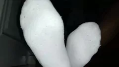 Afspelen Stinkende Voetenfetisj - Witte sokken gevuld met zweetvoeten van mannen