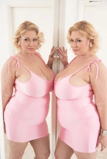 色情明星 Samantha38G