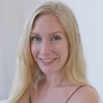 अभिनेता Emma Starletto